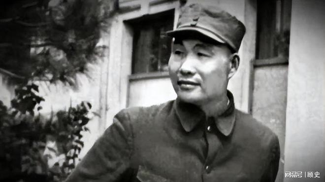 来看望压低声音说：提防那俩戴眼镜的爱游戏网站入口73年复出萧劲光前(图3)