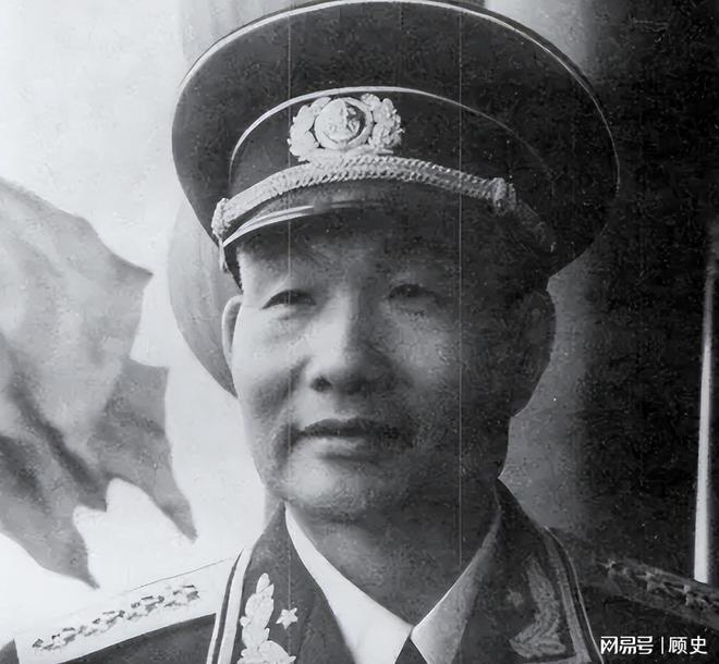 来看望压低声音说：提防那俩戴眼镜的爱游戏网站入口73年复出萧劲光前(图6)