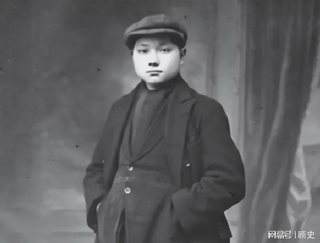 来看望压低声音说：提防那俩戴眼镜的爱游戏网站入口73年复出萧劲光前(图10)